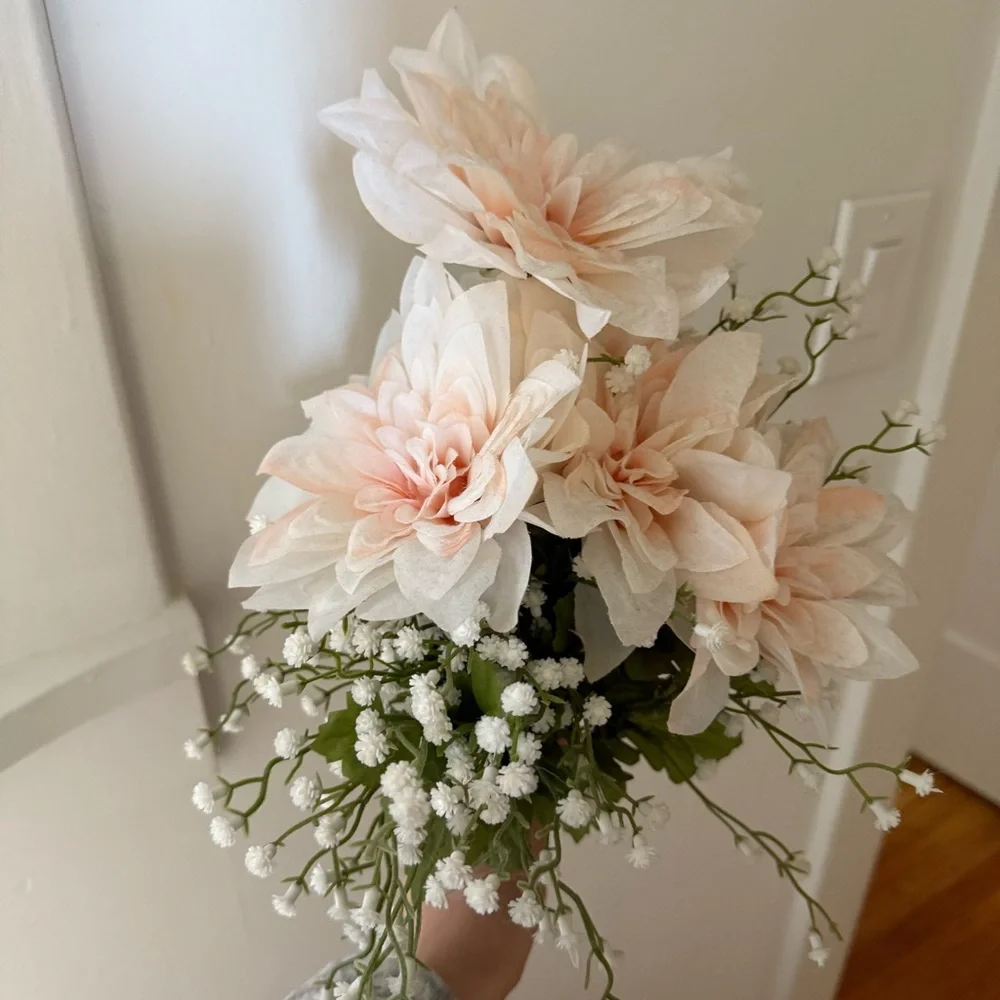 Bundle of Peach faux silk Dalias & baby breaths bouquet floral arrangement EUC
